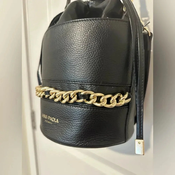 ANNA PAOLA Italian Leather Bucket Bag in Black - Picture 3 of 11
